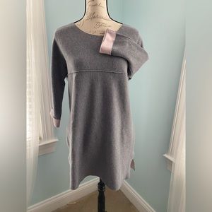 Tahari tunic sweater with pockets